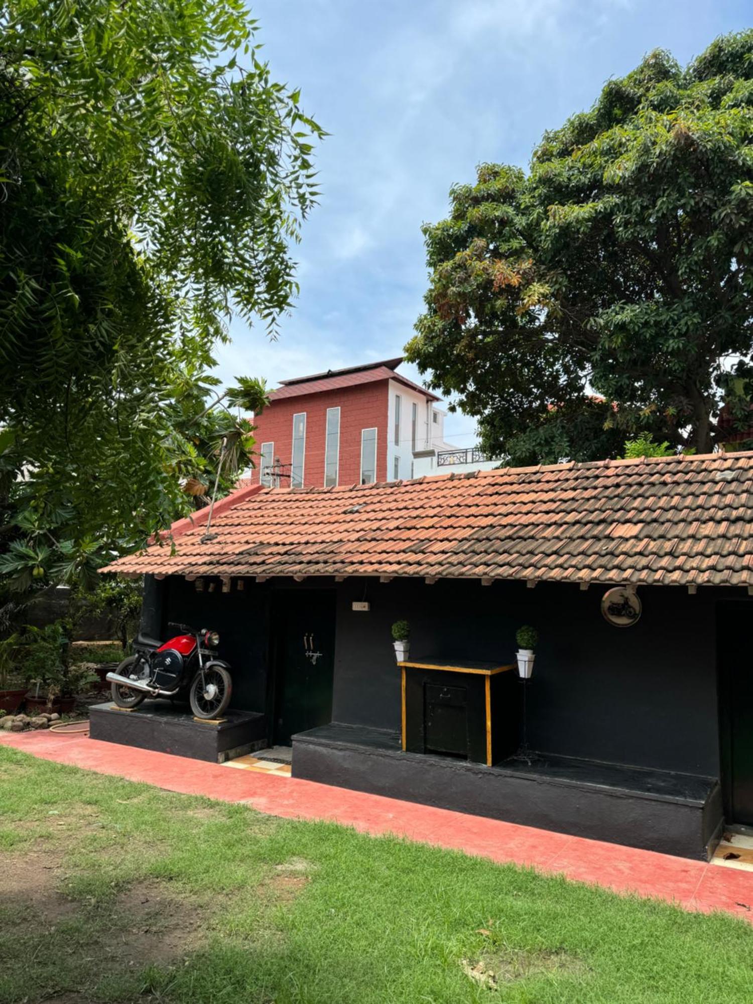 Hotel The Lazy Palm Shack Coimbatore Exterior foto